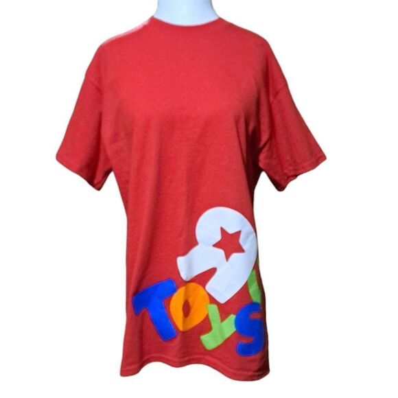 Toys RUs Employee Staff Uniform T Shirt GPS Guru for Play Stuff Men's Medium Red - Picture 3 of 7